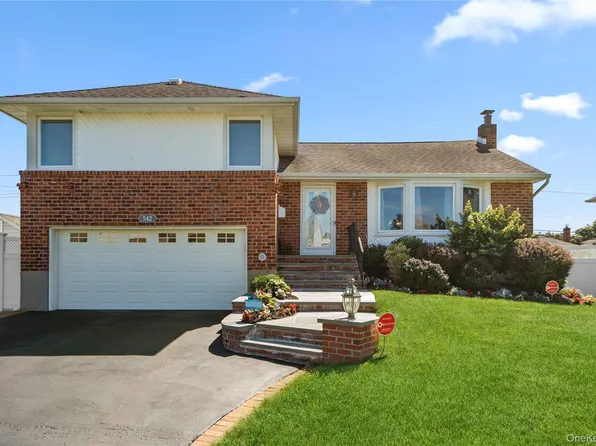 542 N Suffolk Avenue, Massapequa, NY 11758