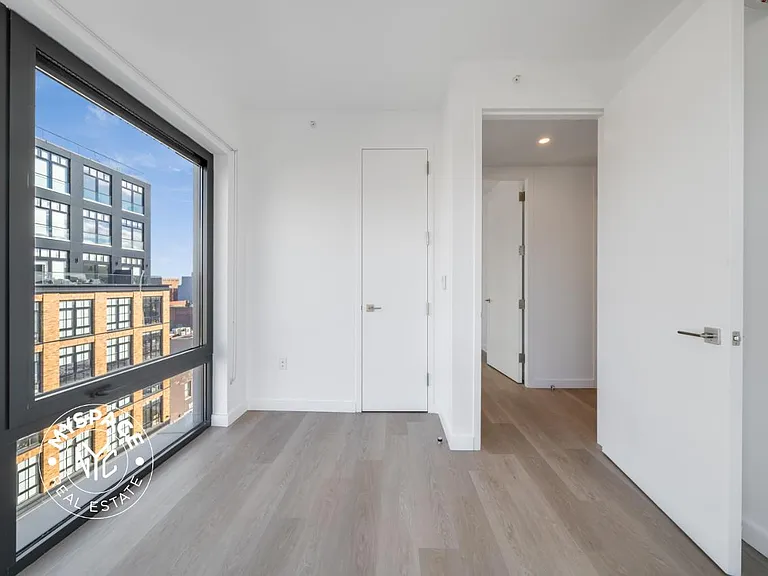 527 Grand Ave #105 — Photo 6