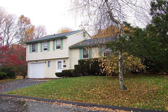 2nd image of 20 Blue Spruce St