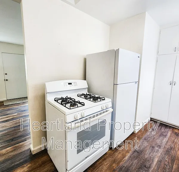 848 1/2 Emerald St — Photo 6