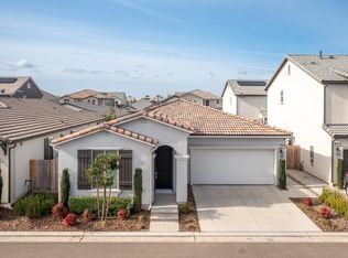 1415 E Via Albero Dr, Fresno, CA 93730