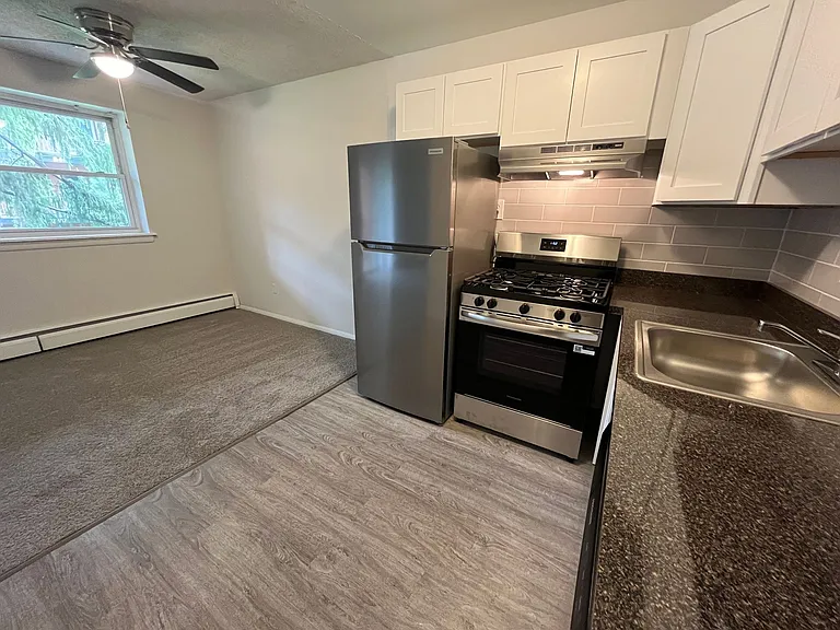 Colonial Point Apartments — Photo 8