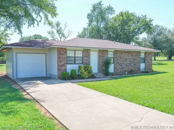 1916 N Spillman St, Sallisaw, OK 74955