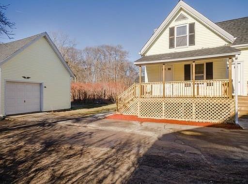 3rd image of 912 Bedford St