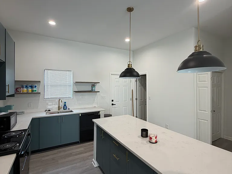 147 Vine St — Photo 5