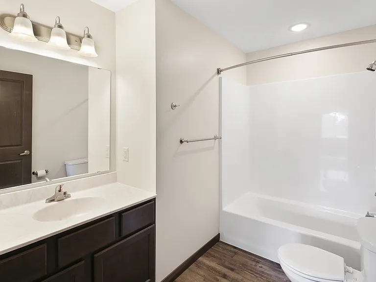Jackson Hills Apartments — Photo 10
