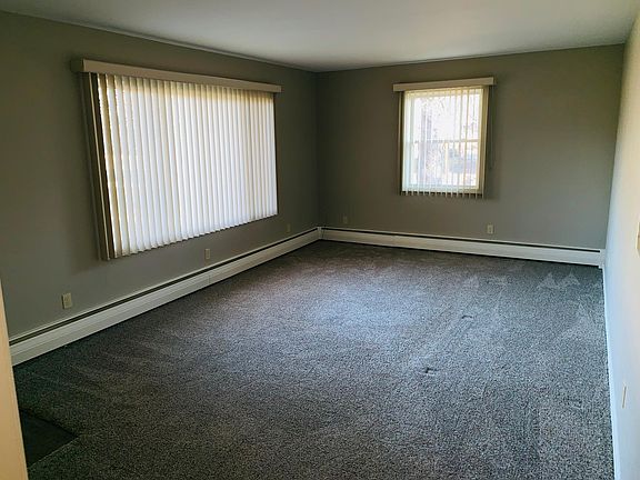5th image of 135 E Gloucester Dr