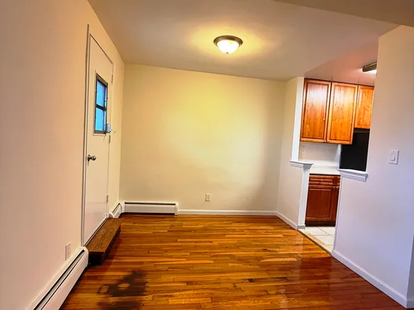 23-50 Waters Edge Drive image 13 of 25