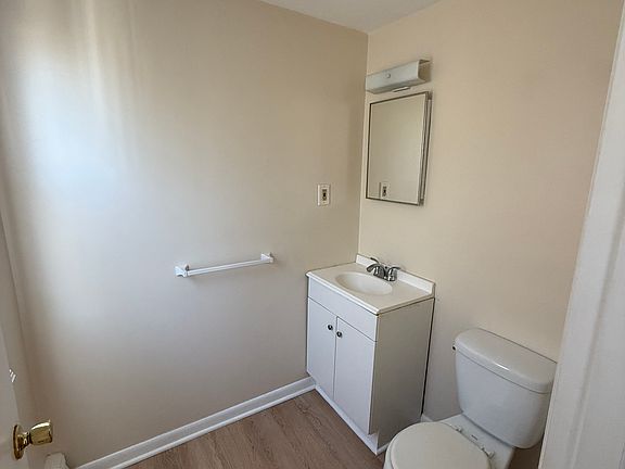 5th image of 7 Monk St #2B-1Ba-900Sqft