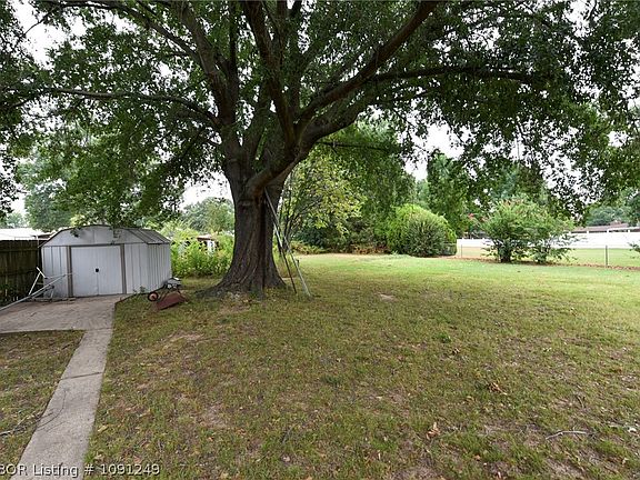 5th image of 1623 Colonial Dr