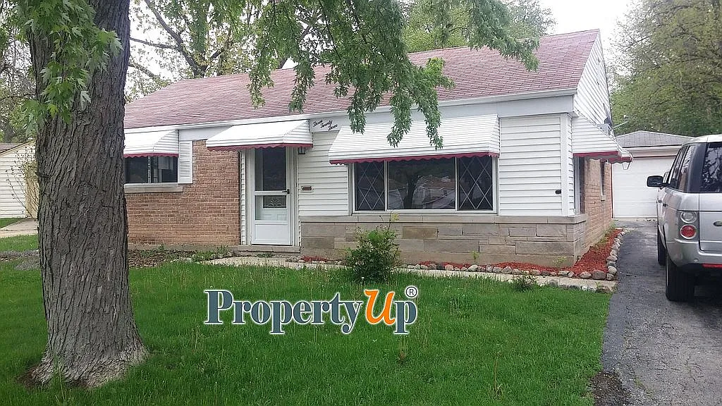 323 Onarga St photo 1