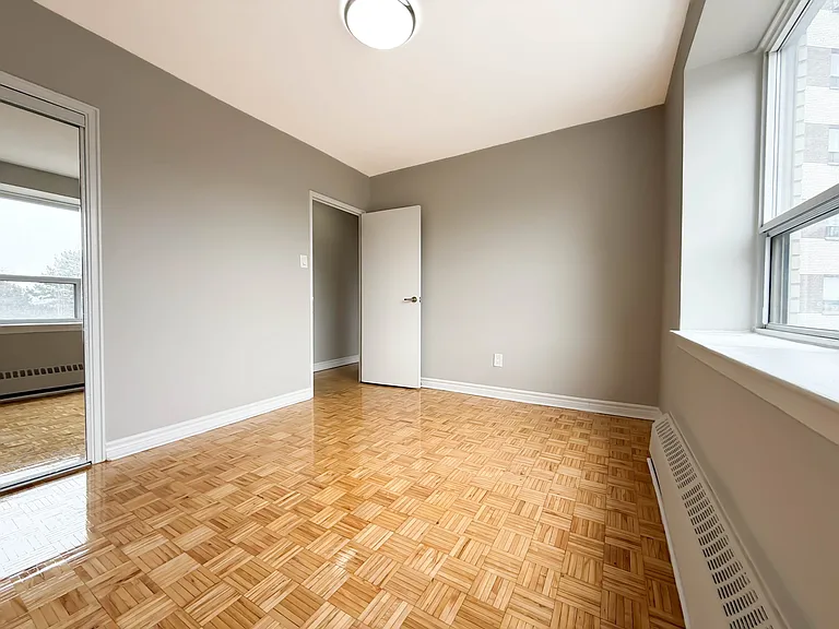440 Rathburn Rd — Photo 7