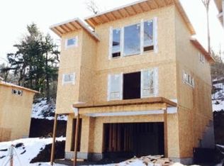 263 Mt Rainier Loop, Hood River, OR 97031