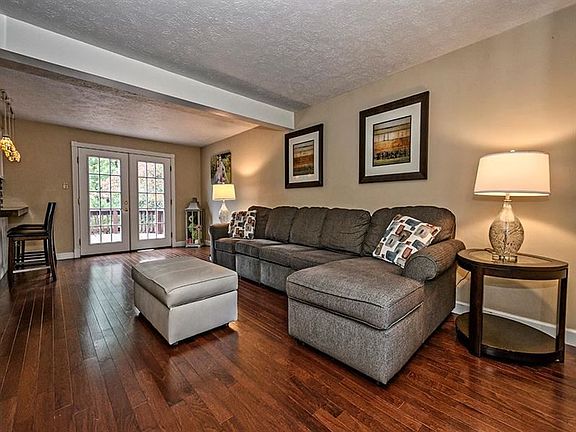 3rd image of 123 Fawn Dr