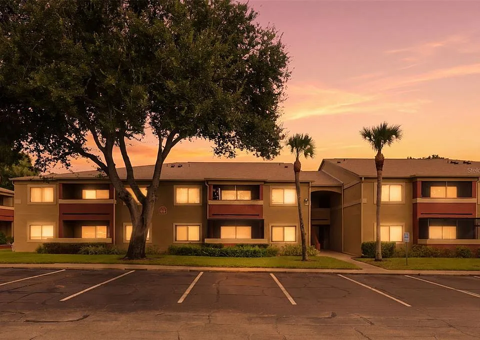 646 Kenwick Cir #103