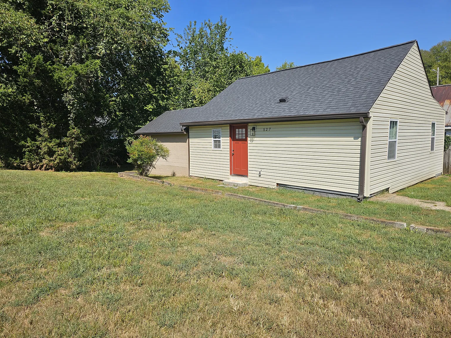 4 bed, 1100 sqft, $1,850 — Photo 2