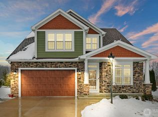 8510 Chaucer Cir W, Bristol, WI 53104