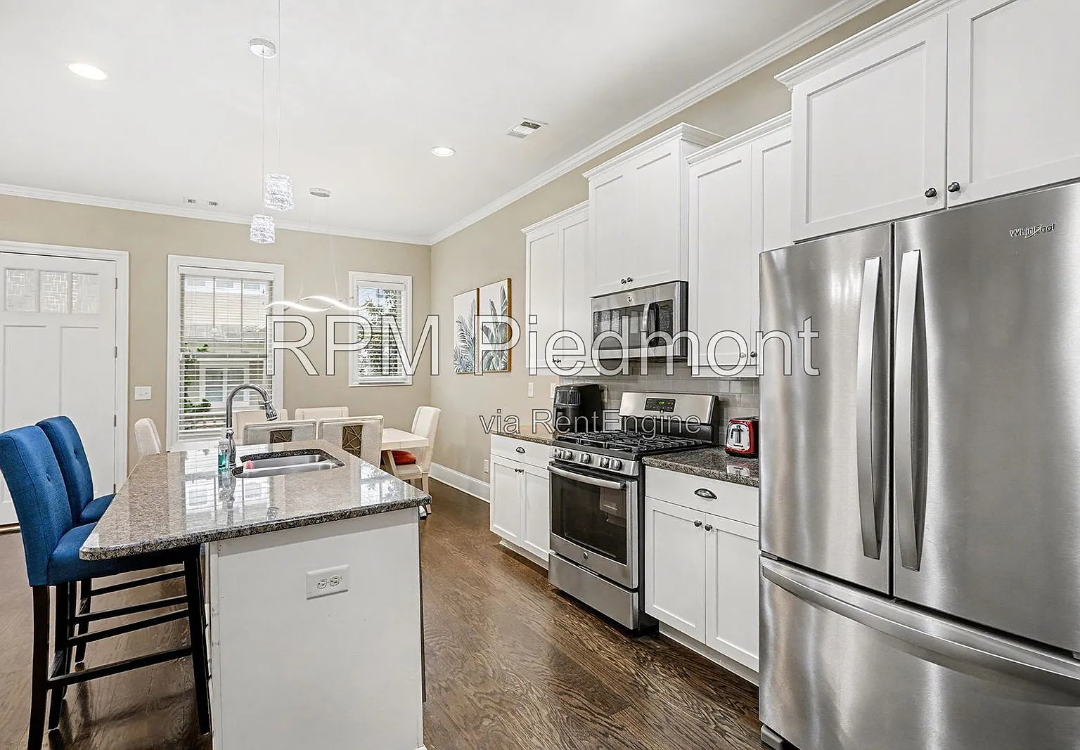 3 bed, 2.5 bath, 2005 sqft, $3,000 — Photo 3