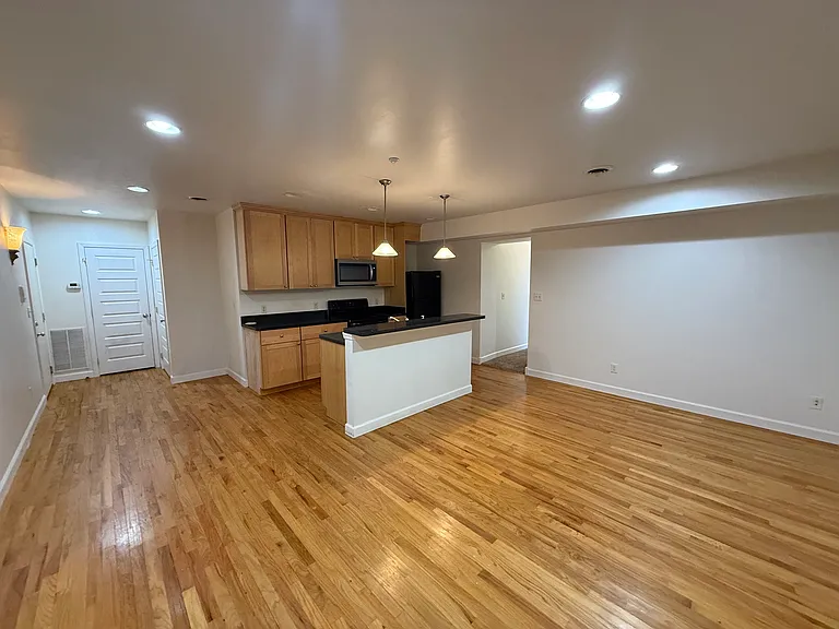 20 E Main St #6 — Photo 1