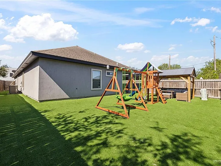 921 Casa Blanca — Photo 18