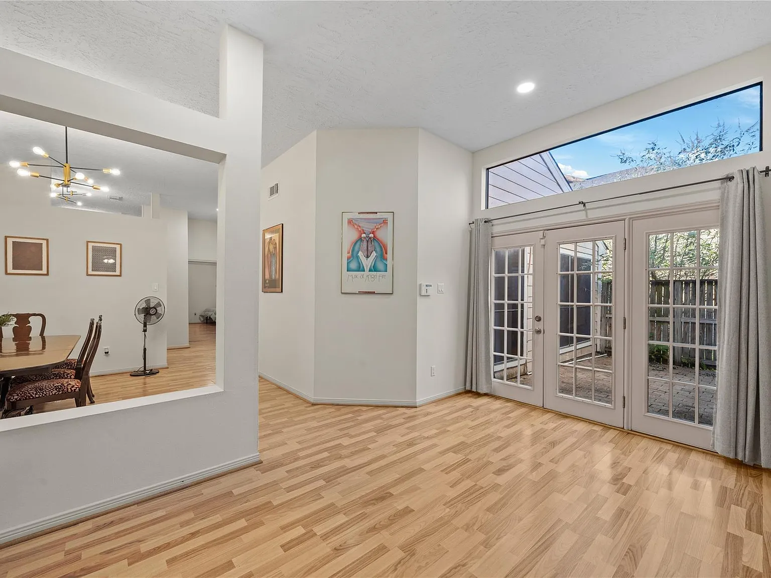 3 bed, 2.0 bath, 2005 sqft, $2,200 — Photo 3