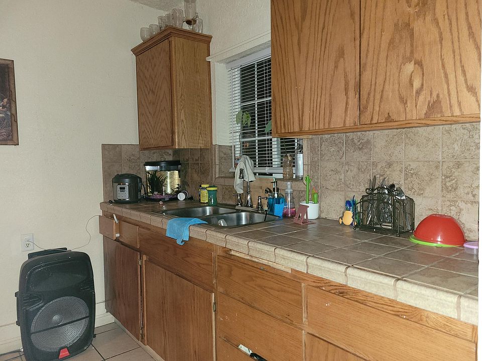 2nd image of 1450 N Court St