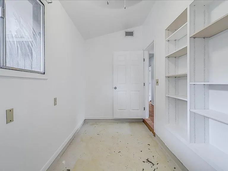 1022 Herndon St — Photo 34