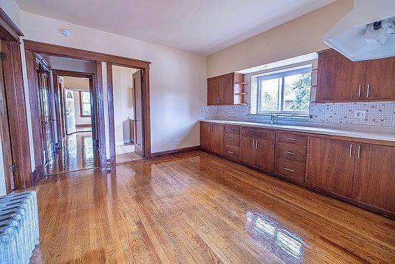 4th image of 2445 S 58th Ct