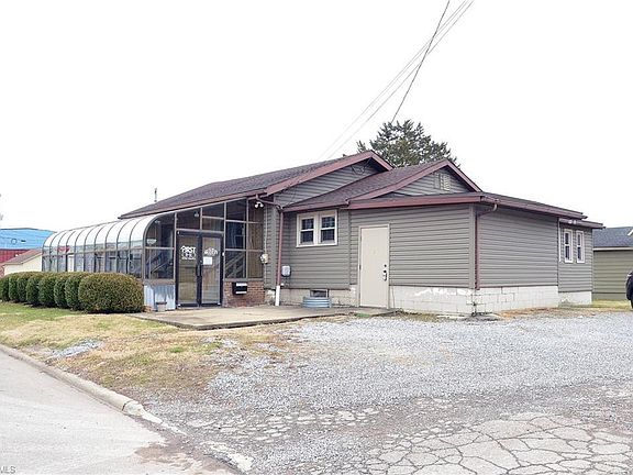 3rd image of 1216 Woodlawn Ave
