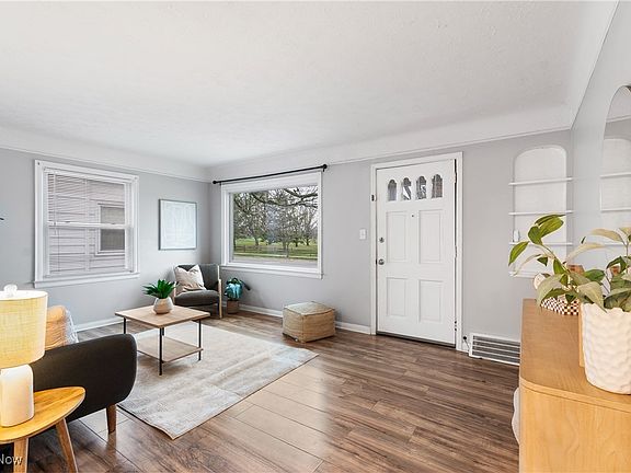 4th image of 545 E 250th St