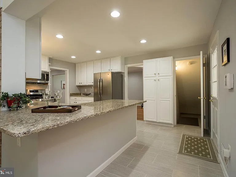 5612 Eastbourne Dr — Photo 10