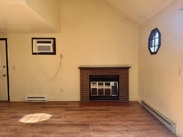 4501 Boardwalk Dr #M — Photo 5