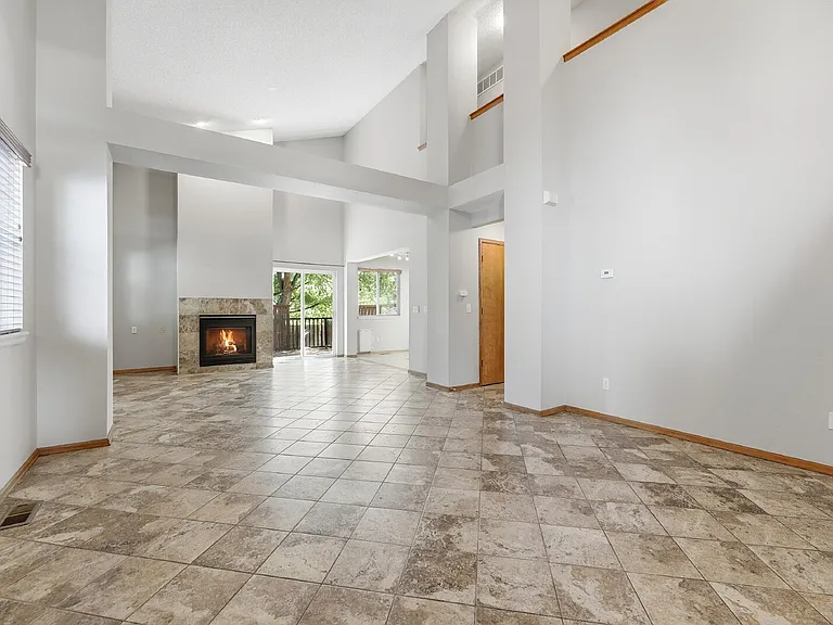 17624 Peyton Dr — Photo 5