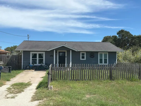 924 S Terry St, Rockport, TX 78382