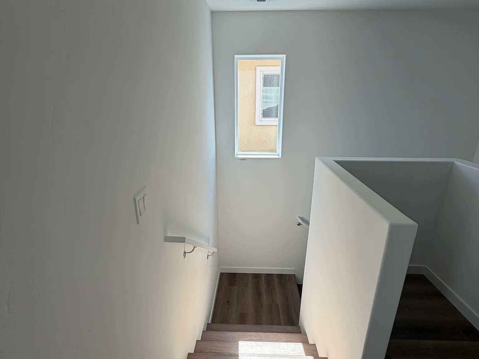 3 bed, 2.5 bath, 1572 sqft, $3,700 — Photo 3