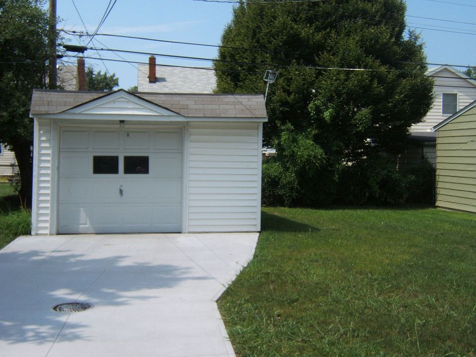 2nd image of 360 E 211th St