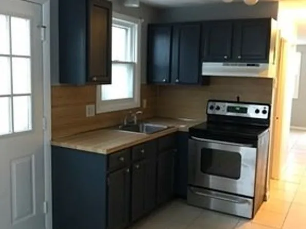 19 Klondike St, Providence, RI 02909