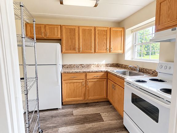 5th image of 216 N Monroe St APT 3