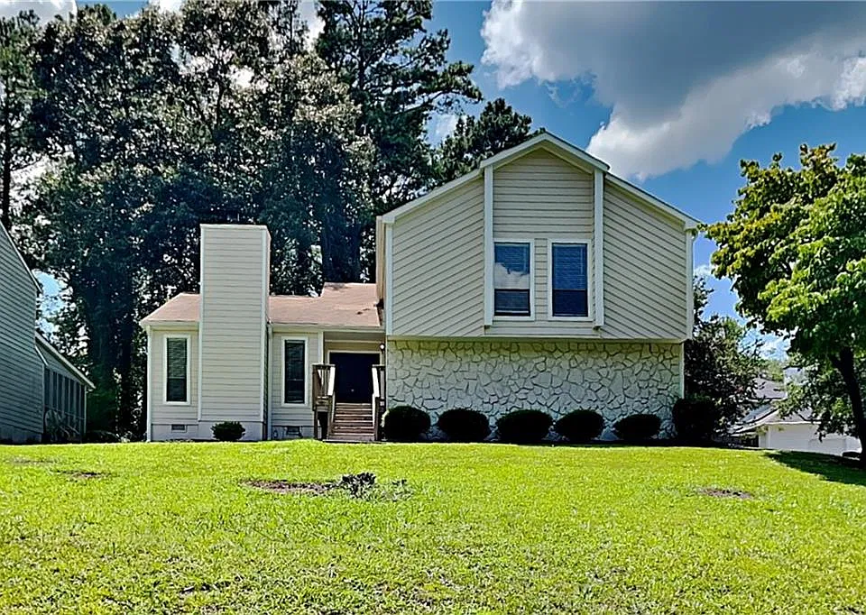 904 Branford Ln NW