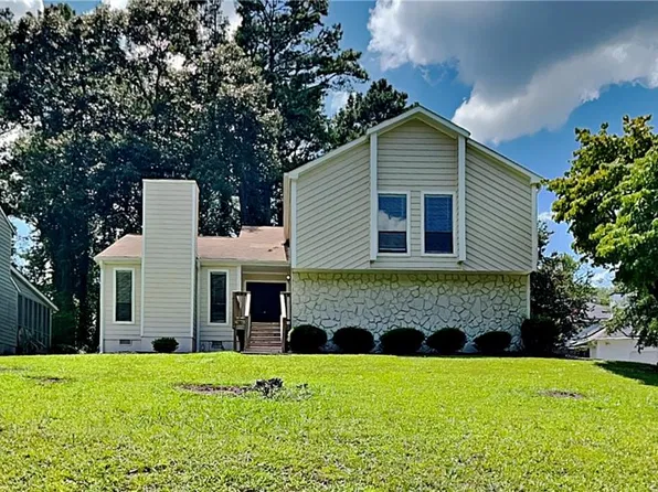 904 Branford Ln NW, Lilburn, GA 30047