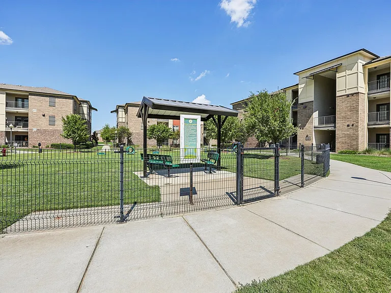 The Landing at Little Elm Apartments — Photo 65