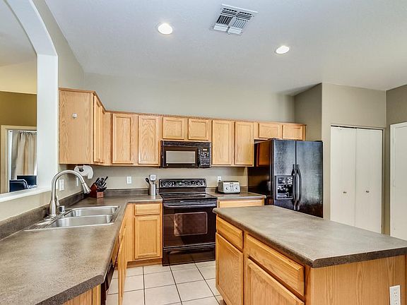 Large Kitchen!!