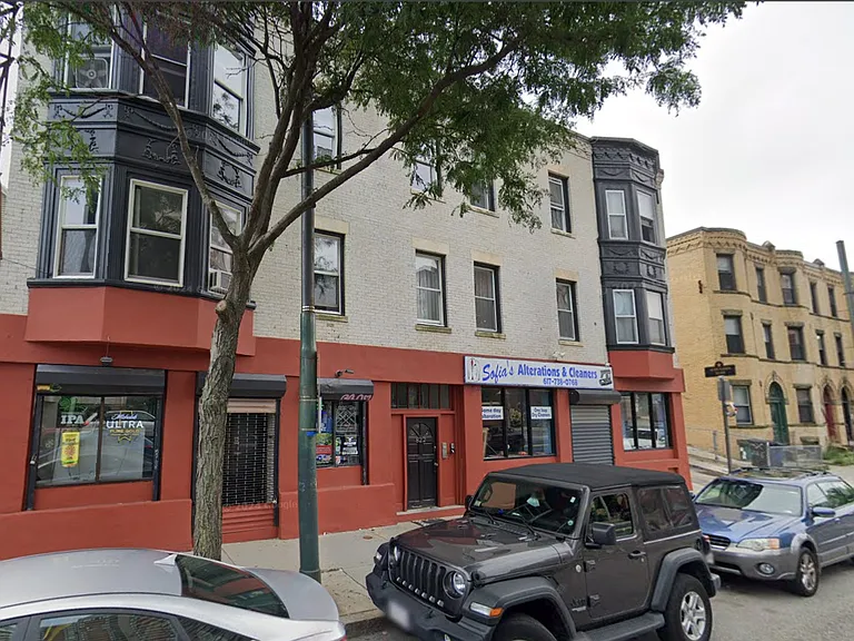 822 Huntington Ave #4R — Photo 9