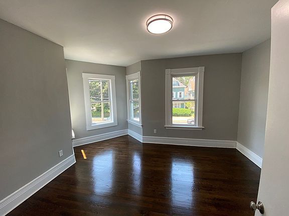 3rd image of 41 Livingston St #2