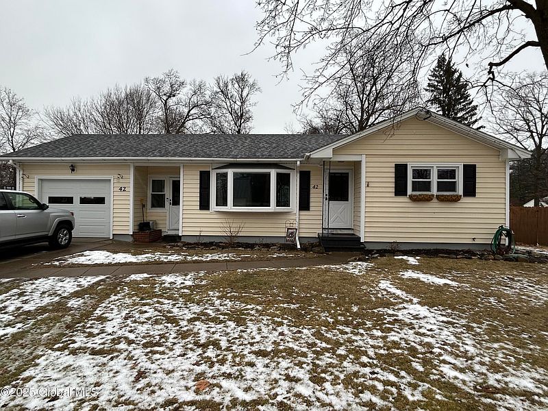 4th image of 42-44 E East LaBarge Street