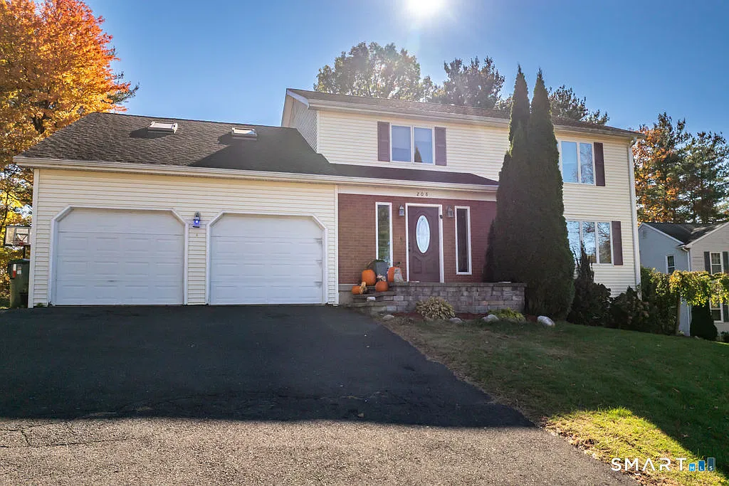 4 bed, 3.0 bath, 2928 sqft, $3,600 — Photo 4