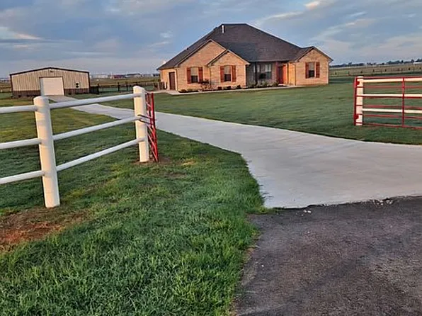 24376 E 1006th Rd, Weatherford, OK 73096