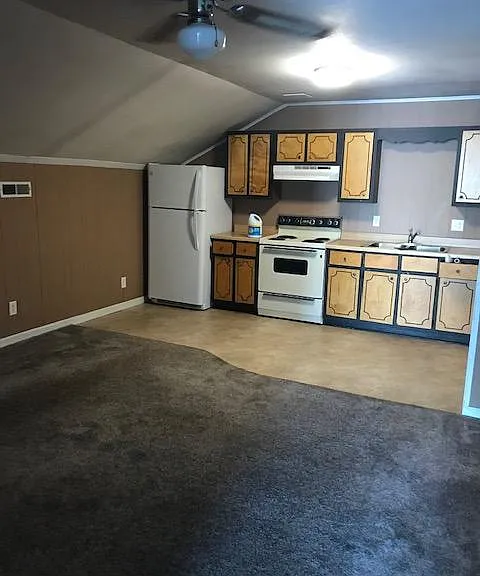 901 Coldwater Rd #B — Photo 2