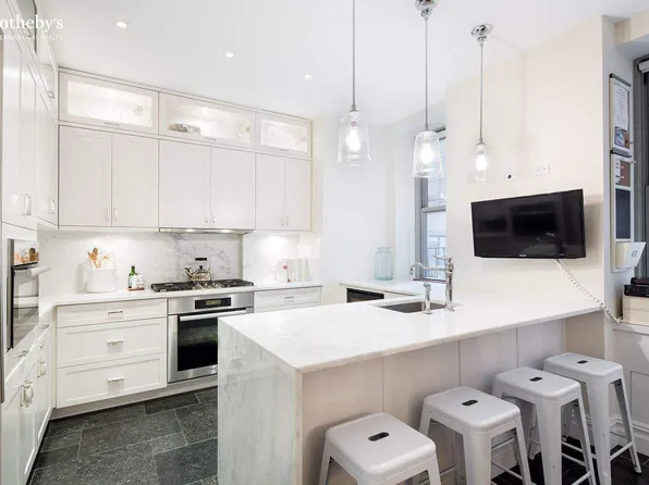 36 Gramercy Park East image 4 of 17