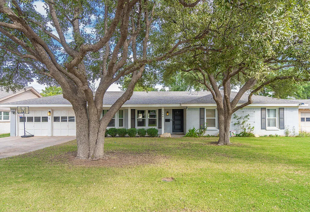 3 bed, 2.0 bath, 2150 sqft, $3,250 — Photo 1